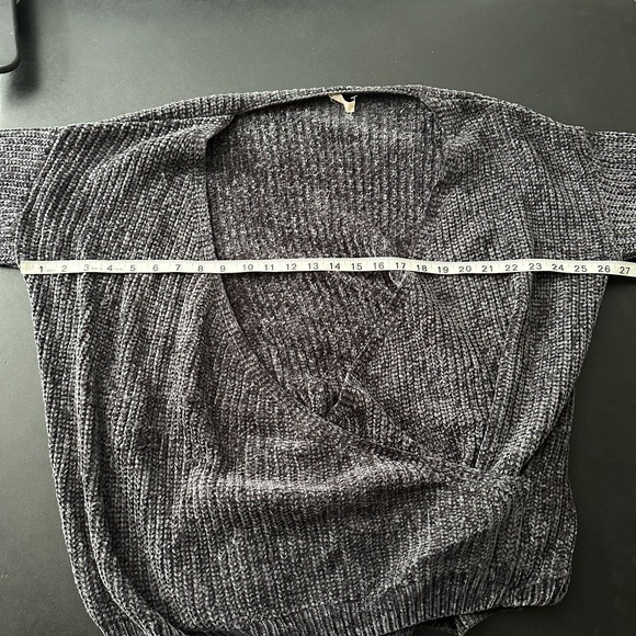 Wishlist‎ Gray Soft Surplice Knit Sweater size s/m - Picture 6 of 10